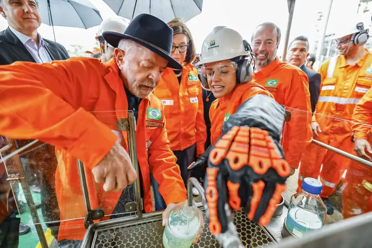 Presidente da República, Luiz Inácio Lula da Silva, durante visita às instalações da Regap, no Distrito Industrial Paulo Camilo Sul. Foto: Ricardo Stuckert/PR