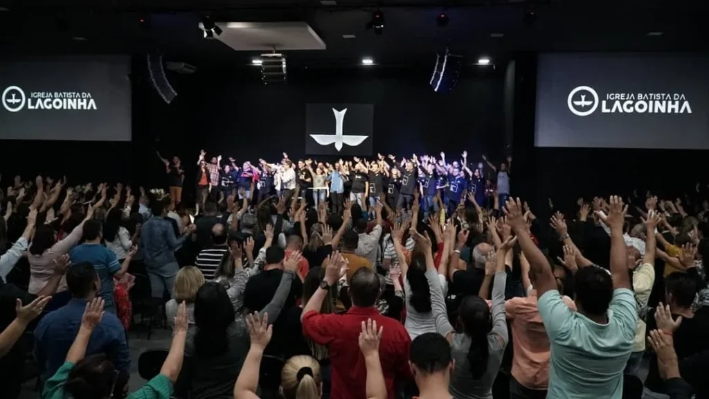 ‘Me senti enganada’: fiéis da Lagoinha cobram respostas sobre escândalos