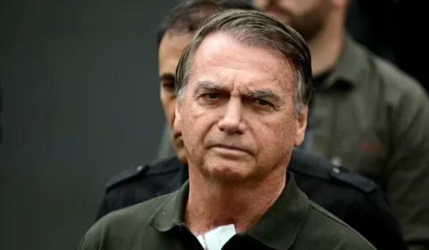 Alexandre de Moraes concede prisão domiciliar a Jair Bolsonaro por 90 dias