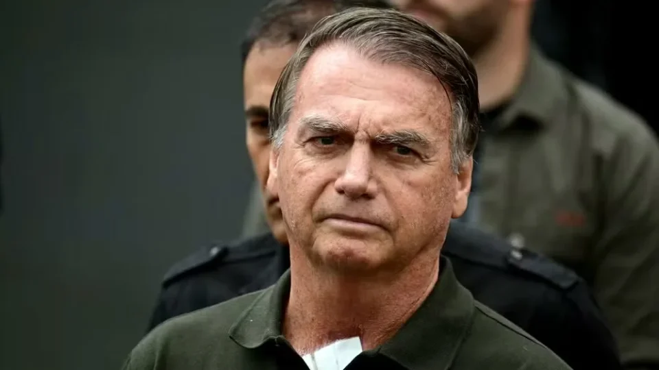 Sensacionalista: Ditadura do STF manda Bolsonaro para a prisão domiciliar humanitária