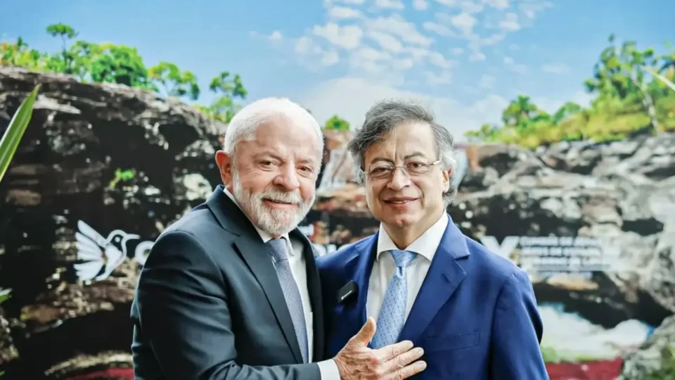 Em Cúpula da Celac, Lula e Petro defendem fortalecimento do multilateralismo regional
