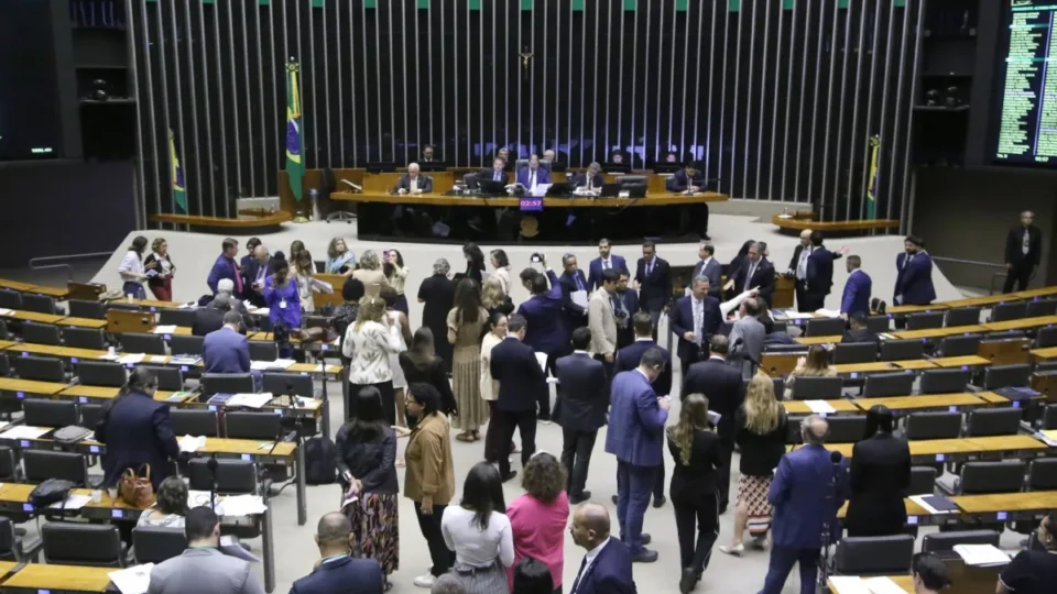 Câmara aprova PEC da Segurança com dinheiro de bets para financiamento da área