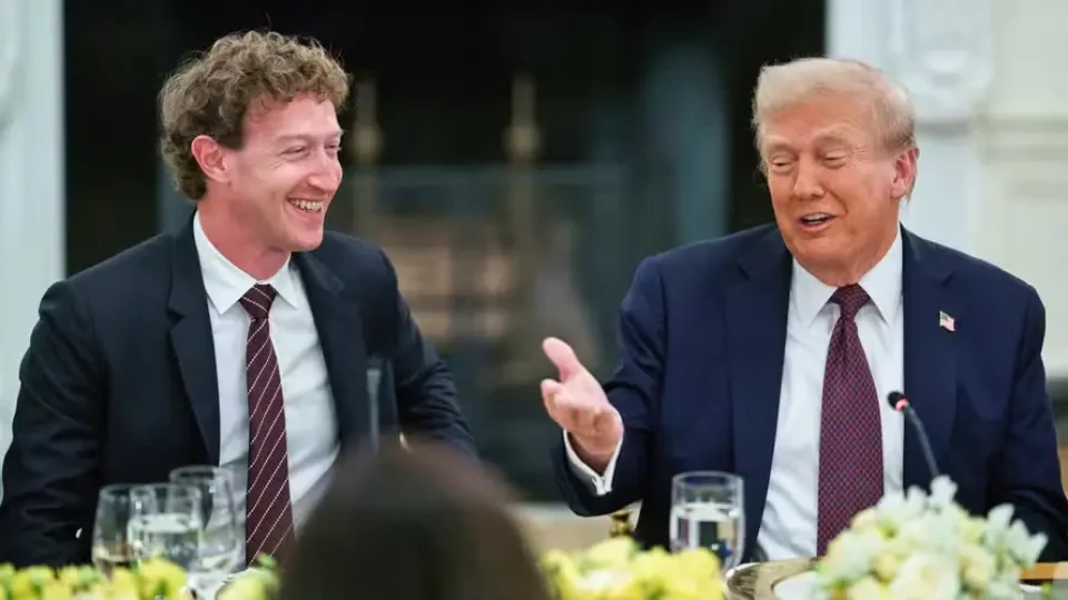 Plataformas-digitais-trump-e-zuckerberg-960x540 Algoritmos Invisíveis: Como Plataformas Digitais Controlam a Opinião Pública
