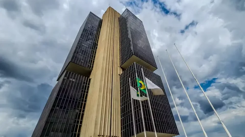 Relator protocola PEC que amplia autonomia do Banco Central e inicia tramitação na CCJ