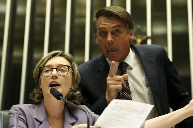 Em 2017, o Surpremo Tribunal de Justiça (STJ) condenou o então deputado federal Jair Bolsonaro por danos morais à também parlamentar Maria do Rosário. Em um episódio em 2014, Bolsonaro afirmou que a deputada “não merecia ser estuprada”. Foto: Marcelo Camargo/Agência Brasil