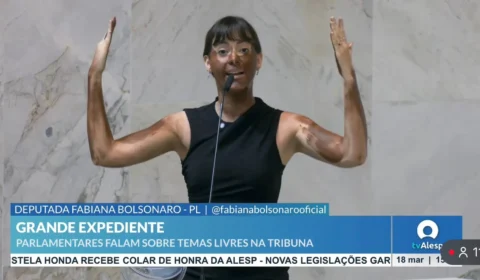 Fabiana Bolsonaro faz blackface durante fala transfóbica e deputada do PSOL denuncia
