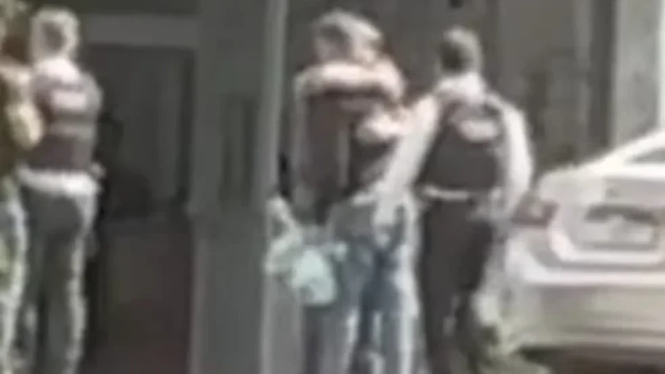 O pacto da machosfera que acolhe feminicidas com um abraço e tapinha nas costas
