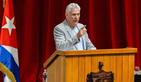 Presidente de Cuba afirma que país se prepara para possível ofensiva dos EUA