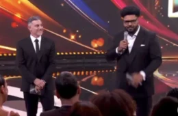 Paulo Vieira ironiza ‘PowerPoint do Vorcaro’ em premiação ao vivo na Globo