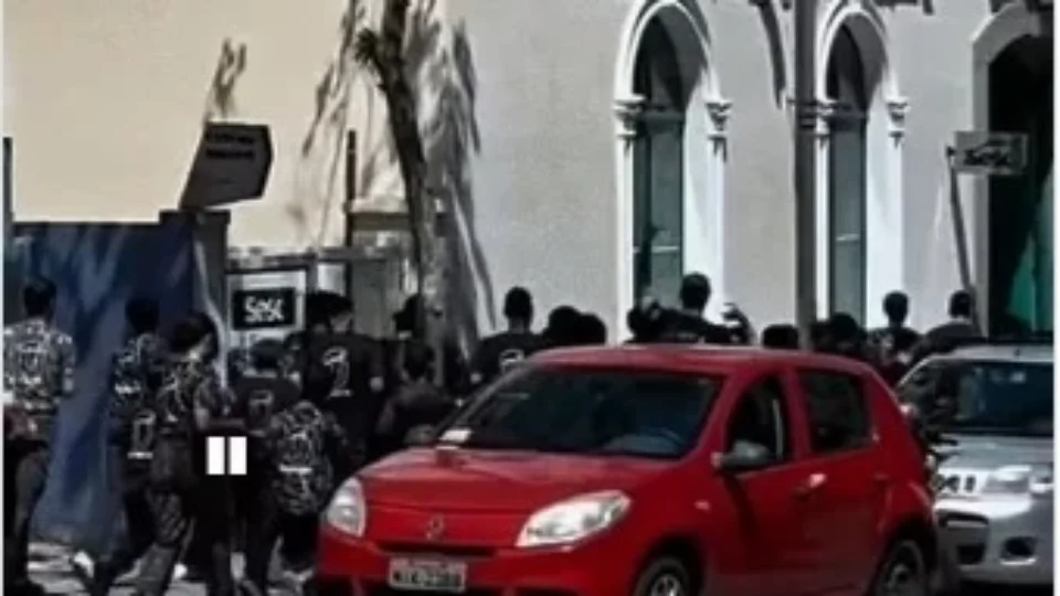 Após tratar cantos de guerra como ‘motivacionais’, escola diz que vai rever procedimentos