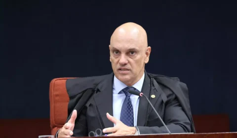 Moraes sugere em decisão que Bolsonaro poderia ter apertado ‘botão de pânico’ antes