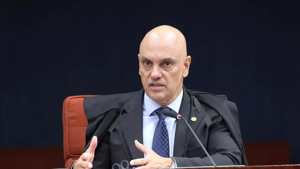 Moraes sugere em decisão que Bolsonaro poderia ter apertado ‘botão de pânico’ antes