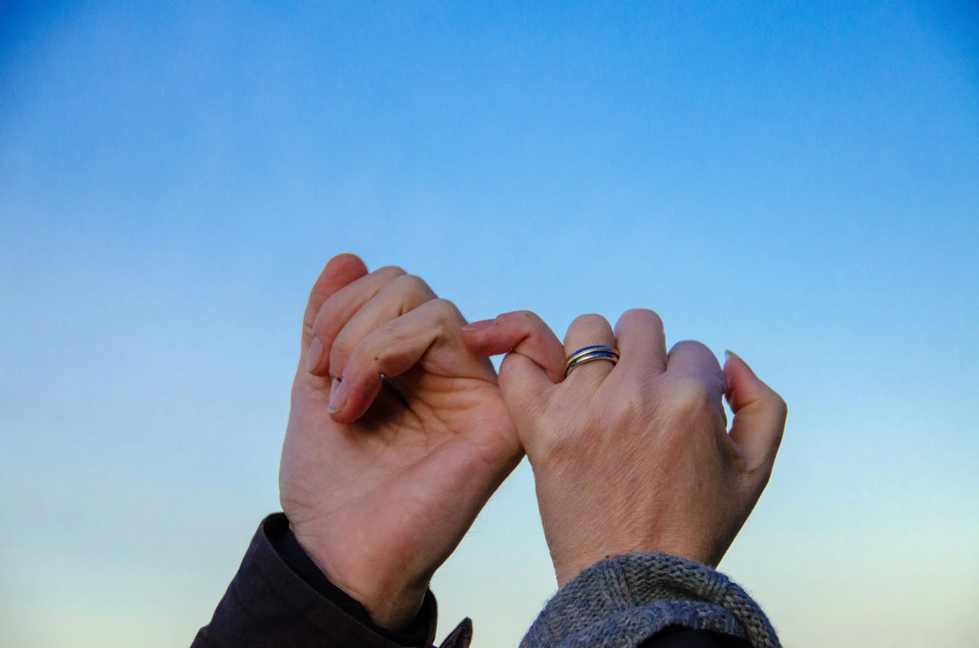 alise-storsul-promessa-amor-unsplash