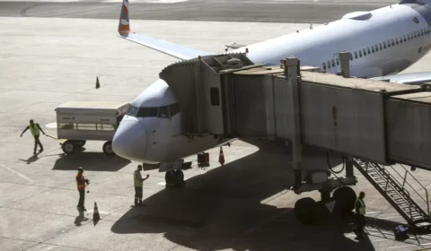 Câmara aprova projeto que obriga companhias aéreas a dar assistência em acidentes