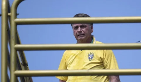Moraes pede parecer da PGR sobre prisão domiciliar para Bolsonaro