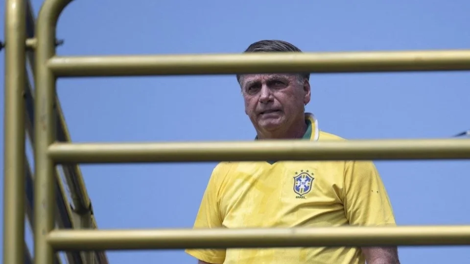 Moraes pede parecer da PGR sobre prisão domiciliar para Bolsonaro