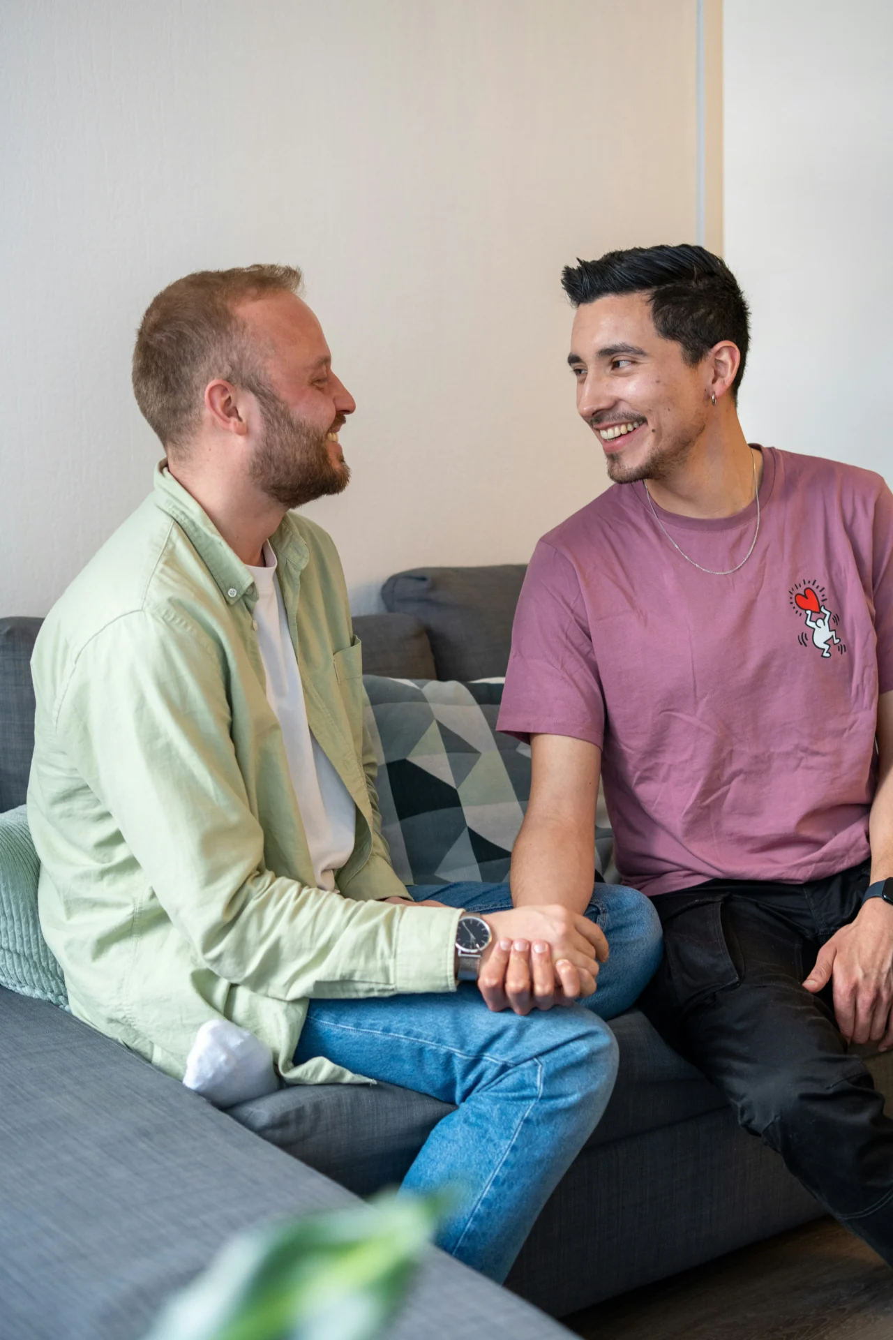 casal-homens-rindo-amor