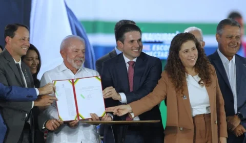 Lula sanciona maior reestruturação de carreiras do Executivo e aposta em modernização do Estado