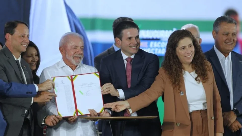 Lula sanciona maior reestruturação de carreiras do Executivo e aposta em modernização do Estado