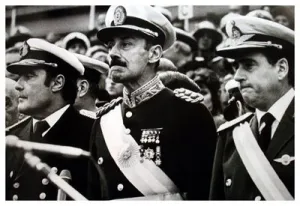 Junta Militar tomou o poder na Argentina, formada por comandantes das três armadas – Jorge Rafael Videla (1925-2013), general do Exército; Orlando Agosti (1924-1997), almirante da Força Aérea e Eduardo Massera (1925-2010), brigadeiro da Marinha