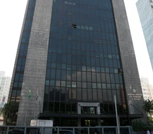 Justiça do Trabalho penduricalhos STF Advogados relatam cancelamentos injustificados no Fórum Ruy Barbosa após decisão do Supremo sobre benefícios. Corregedoria-Geral da Justiça do Trabalho exige explicações e nomes dos juízes.