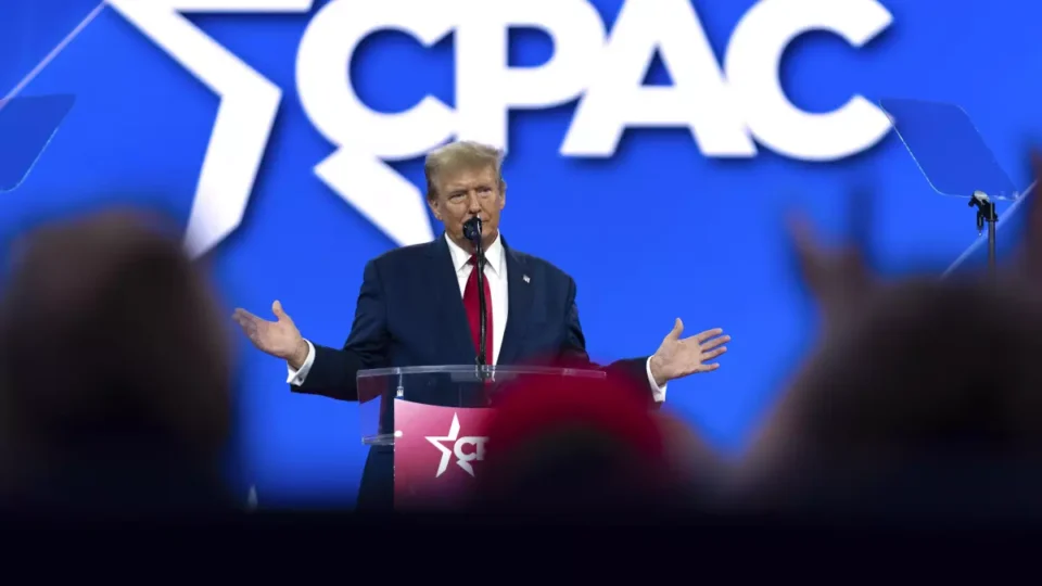 Evento conservador nos EUA critica prisão de Bolsonaro e veto a conselheiro de Trump