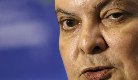 Ibaneis deixa governo para disputar Senado em meio a crise do BRB e caso Master