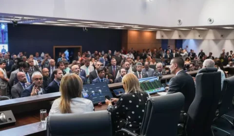 Deputados relatam pressão de partidos governistas na eleição de Douglas Ruas na Alerj