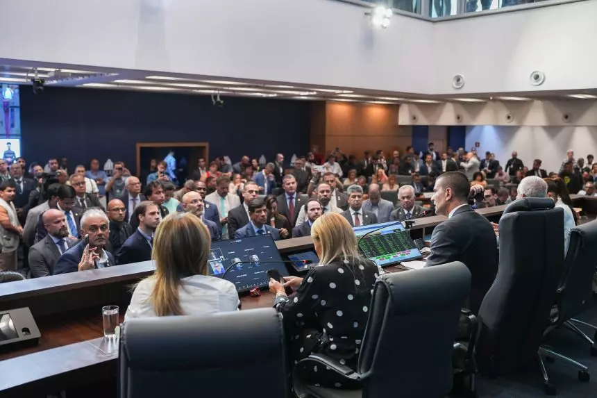 A Assembleia Legislativa nodia da eleição (depois anulada) de Douglas Ruas para a presidência - Foto: Thiago Lontra/Alerj