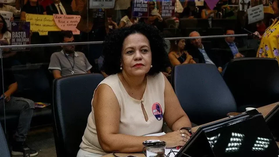 Bolsonaristas perseguem e invadem gabinete de vereadora que combate feminicídio em Campinas