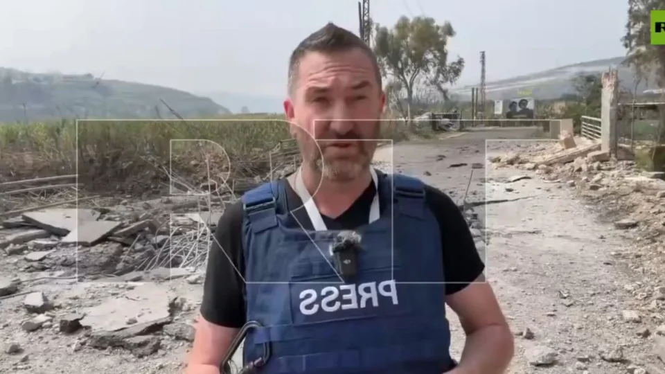 Jornalista escapa de míssil durante transmissão no sul do Líbano; veja vídeo