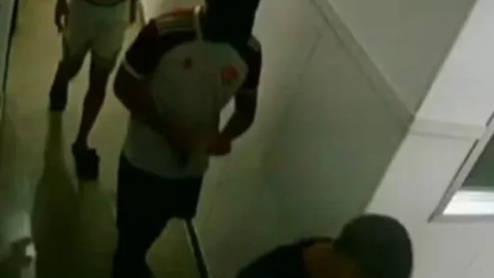 Mais dois suspeitos de estupro devem se entregar até quarta (4), afirma delegado
