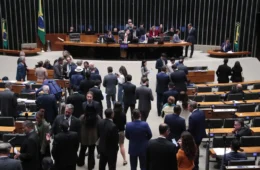 PL de Tabata que considera antissemitismo criticar Israel tem retirada de assinaturas