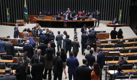 Sensacionalista: Deputados 3×4 querem votar contra 6×1