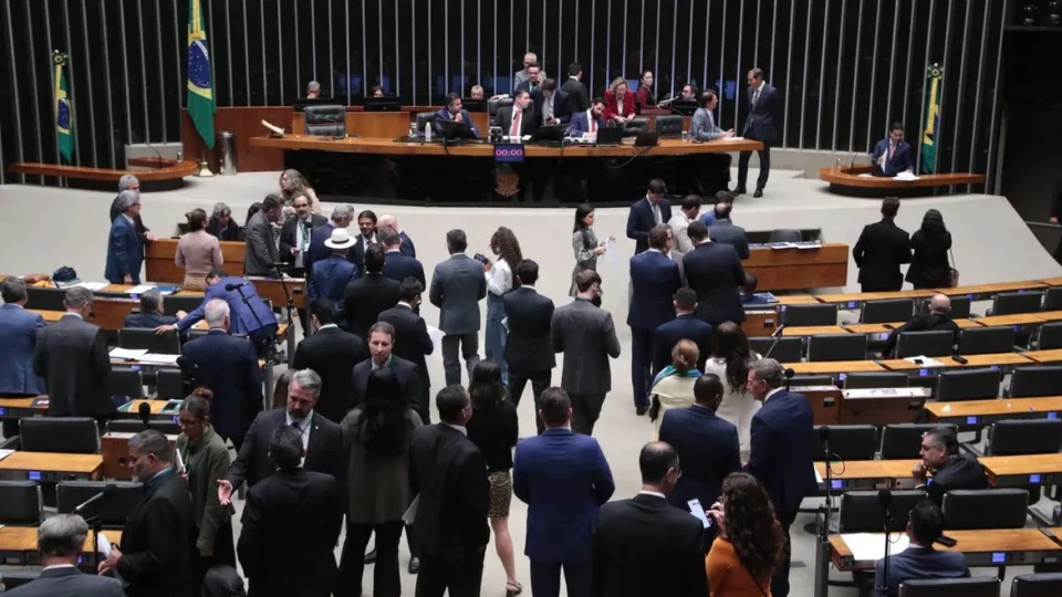 Sensacionalista: Deputados 3×4 querem votar contra 6×1