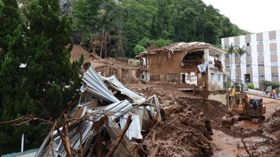 Moradias em áreas de risco de deslizamento triplicaram em 40 anos: ‘É desesperador’