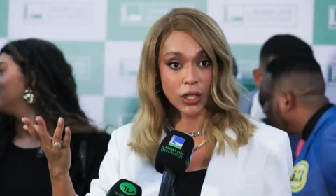 Erika Hilton pede investigação e prisão de apresentador Ratinho por transfobia