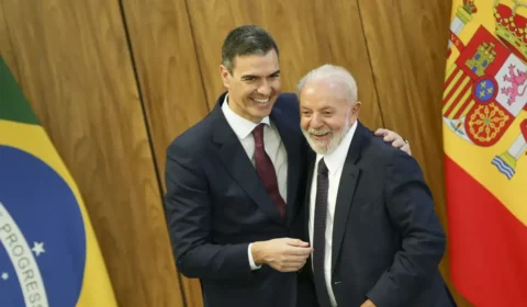 Lula conversa por telefone com Pedro Sánchez e reforça compromisso com a paz
