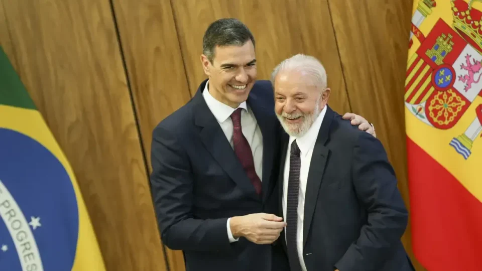 Lula conversa por telefone com Pedro Sánchez e reforça compromisso com a paz