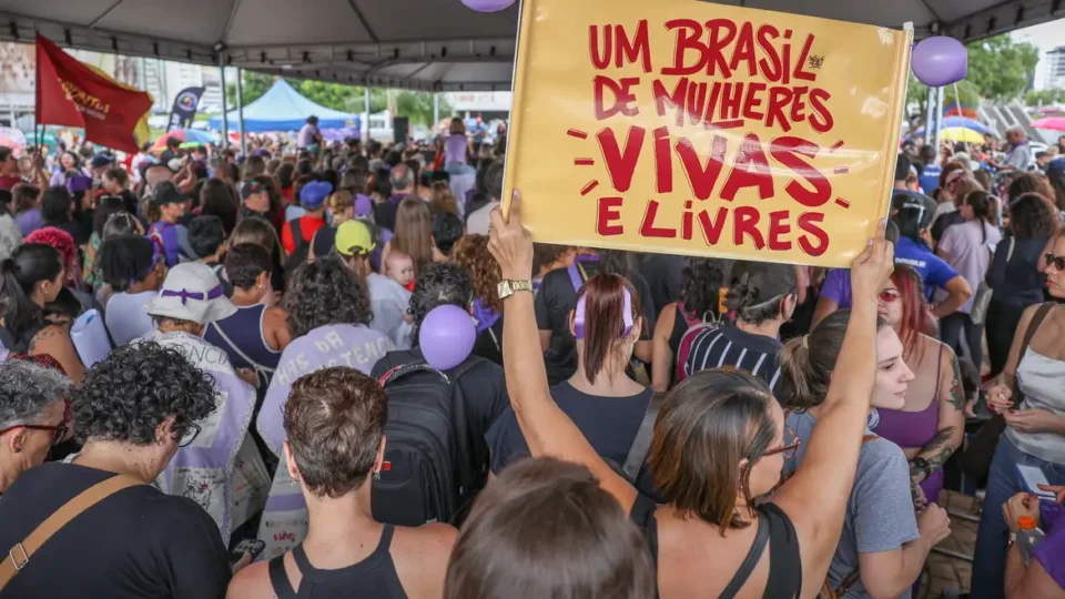 MANIFESTO: Nenhuma mulher a menos