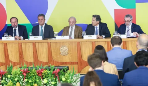 Lula zera PIS e Cofins sobre óleo diesel para conter alta dos combustíveis