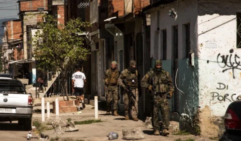 Em dez anos, apenas 10% das mortes em operações policiais na Maré tiveram perícia