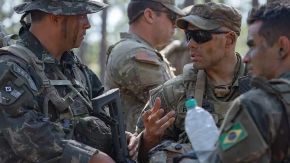 Brasil e EUA fazem treinamento militar em meio a tensão sobre facções