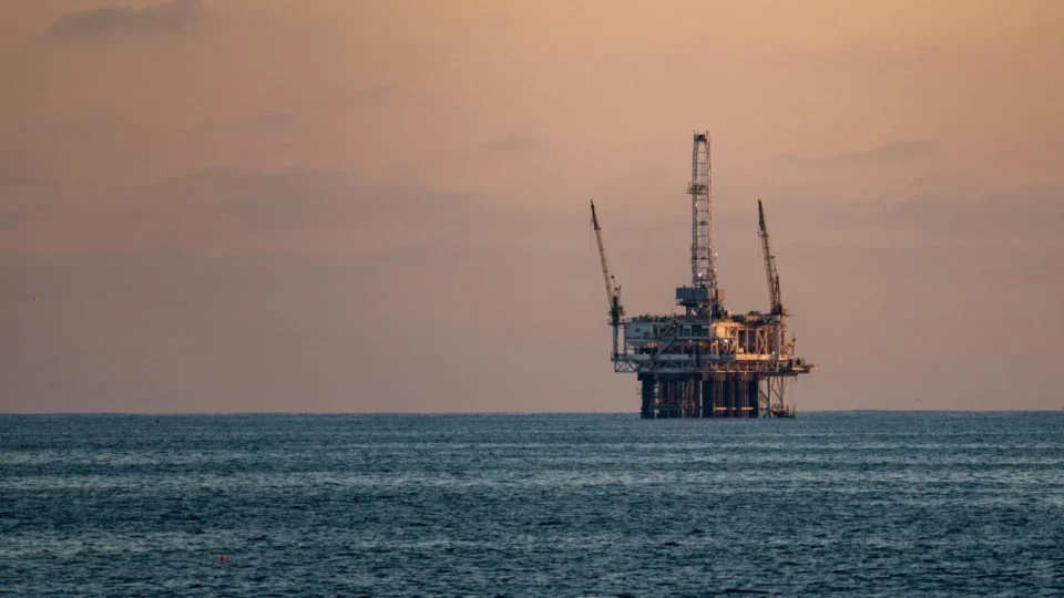 EUA anunciam liberação de 172 milhões de barris de petróleo para conter alta de preços