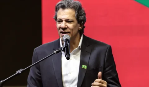 Em evento com Tarcísio, Haddad afirma que Sabesp foi vendida ‘em mesa de amigos’