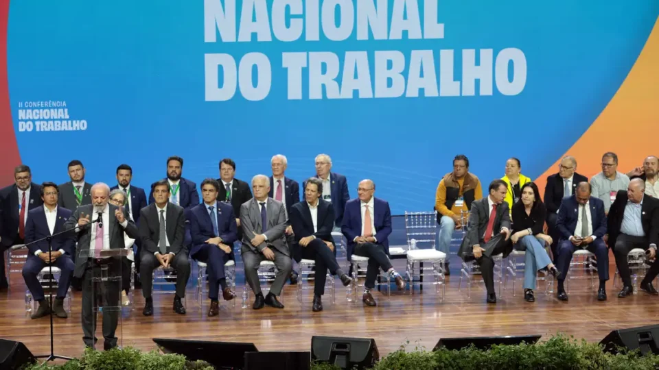 Fim da escala 6×1: Lula propõe negociação entre patrões, empregados e governo