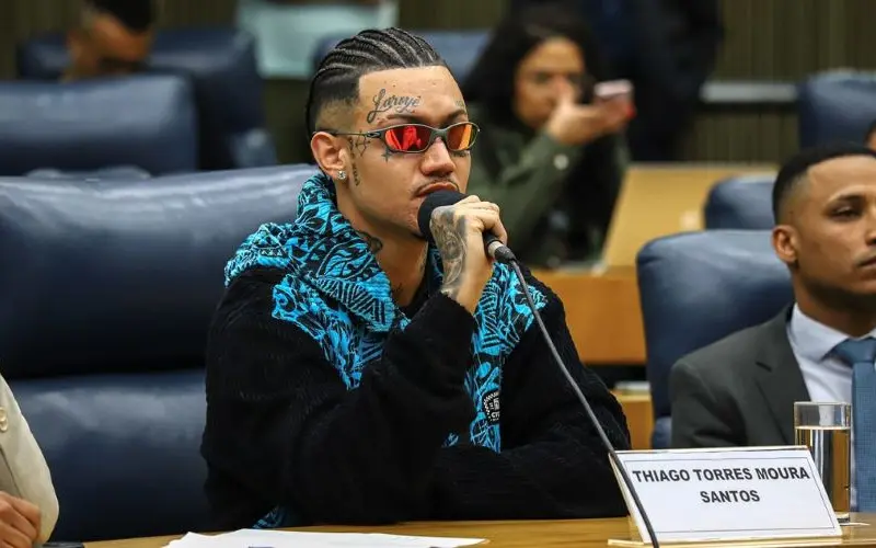 O influenciador, sociólogo e professor, Thiago Torres, o Chavoso da USP, teve sua conta em plataformas digitais da Meta derrubada em 2025. Ele ganhou maior notoriedade nas redes após sua convocação para depor na CPI dos Pancadões, da Câmara Municipal de São Paulo.