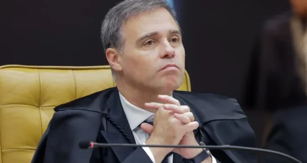 Após revelação de 54 contratos públicos sem licitação, Mendonça deixa instituto que criou