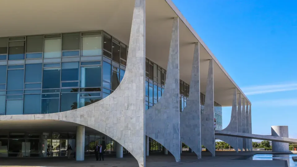 Governo federal vê trechos inconstitucionais no PL Antifacação, mas veto causaria desgaste