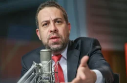 ‘Negociamos com os caminhoneiros’, diz Boulos sobre greve da categoria
